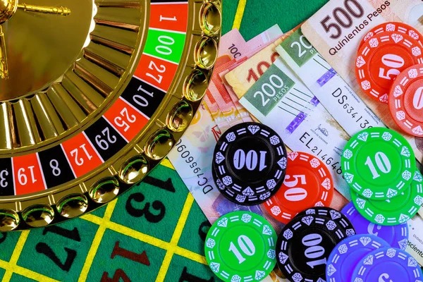 Wolf Gold free spin feature with moon scatter symbols and multiplier display